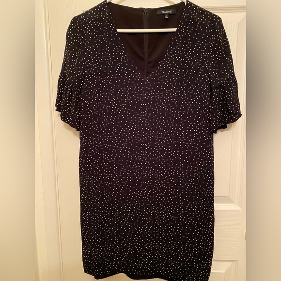 MadeWell loose fit dress with slightly ruffled sleeves - Picture 1 of 1